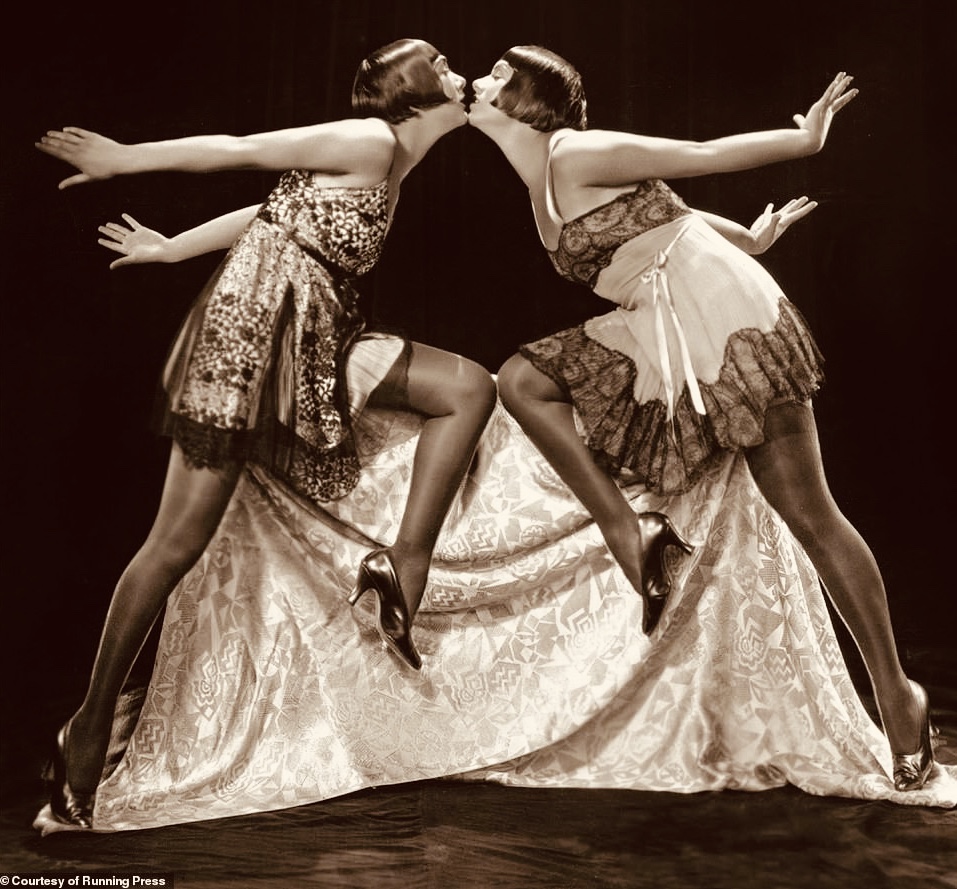 G sisters. Платья джаз 1930. Hollywood 1930s. Show girl in Hollywood (1930).